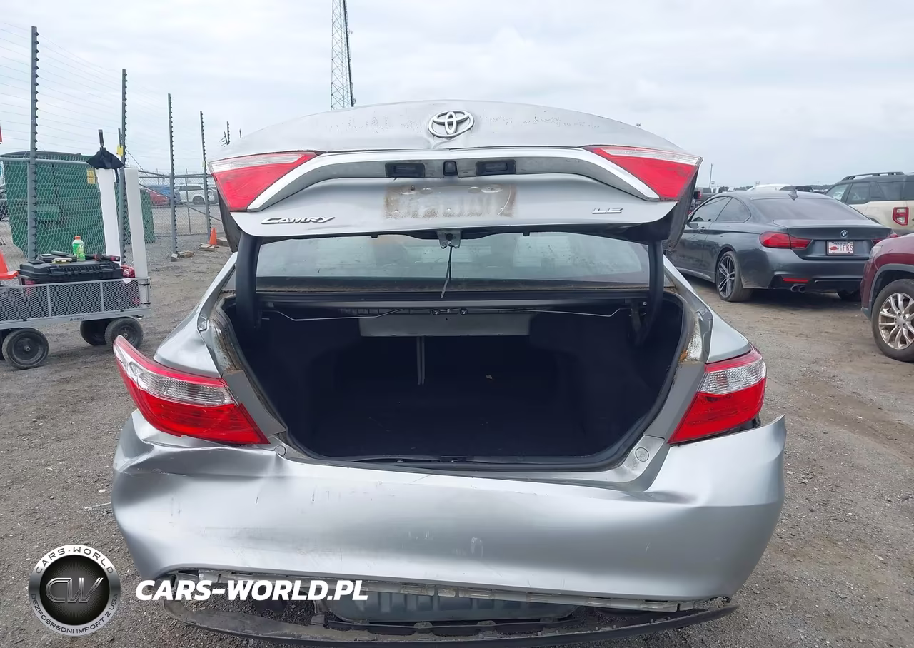 2015 Toyota Camry Le VIN:4T1BF1FK7FU071957 - 16