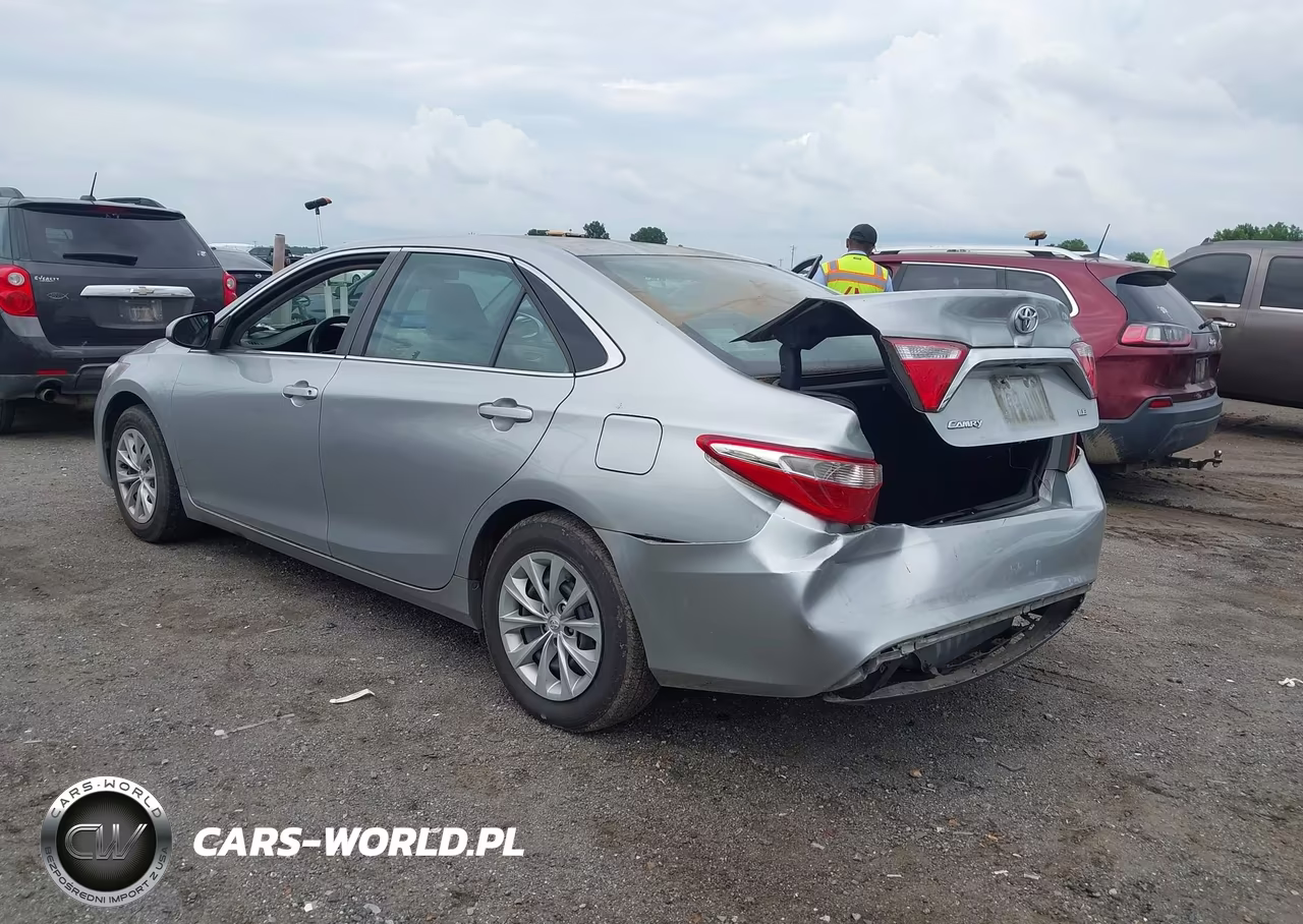 2015 Toyota Camry Le VIN:4T1BF1FK7FU071957 - 3