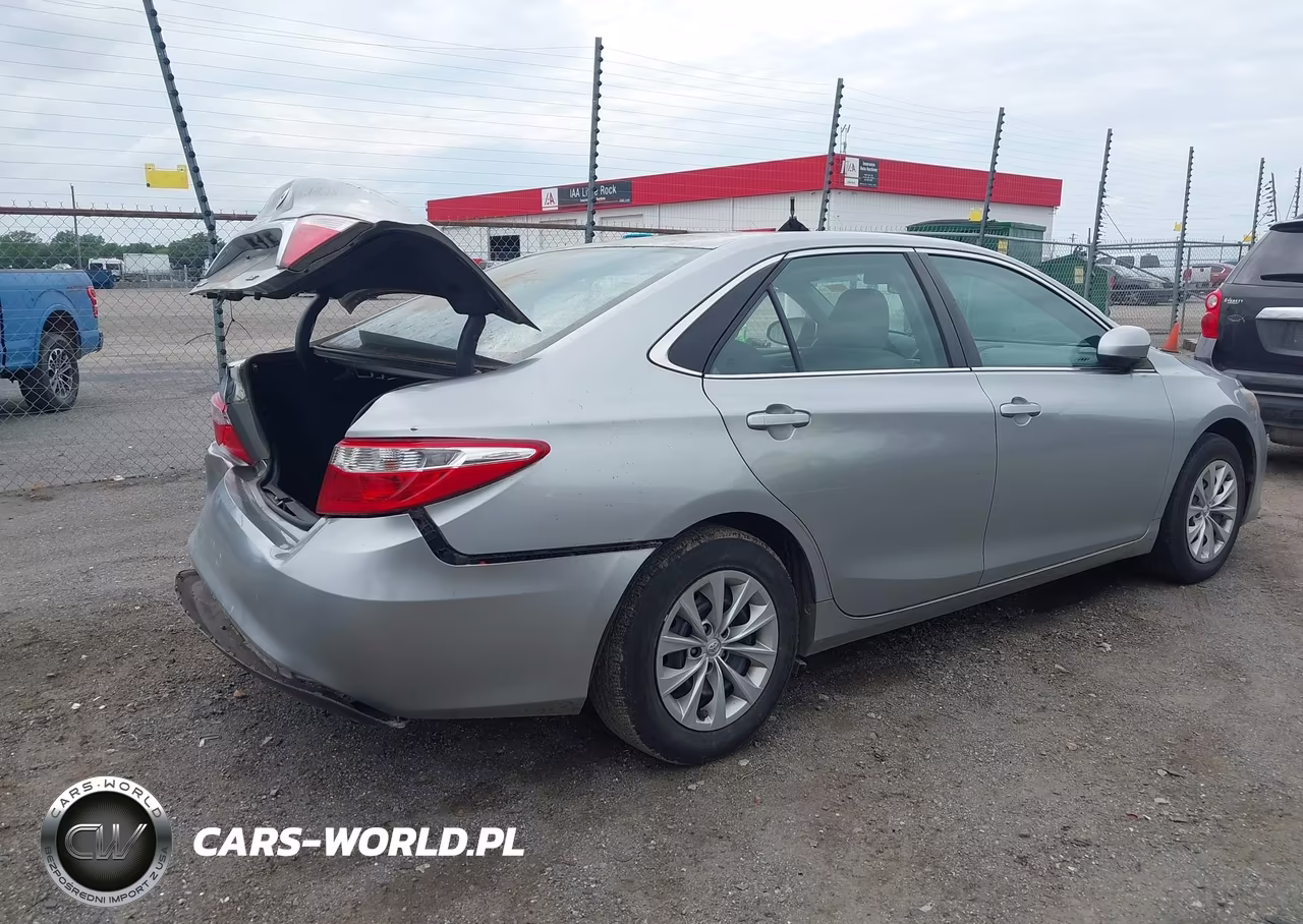 2015 Toyota Camry Le VIN:4T1BF1FK7FU071957 - 4
