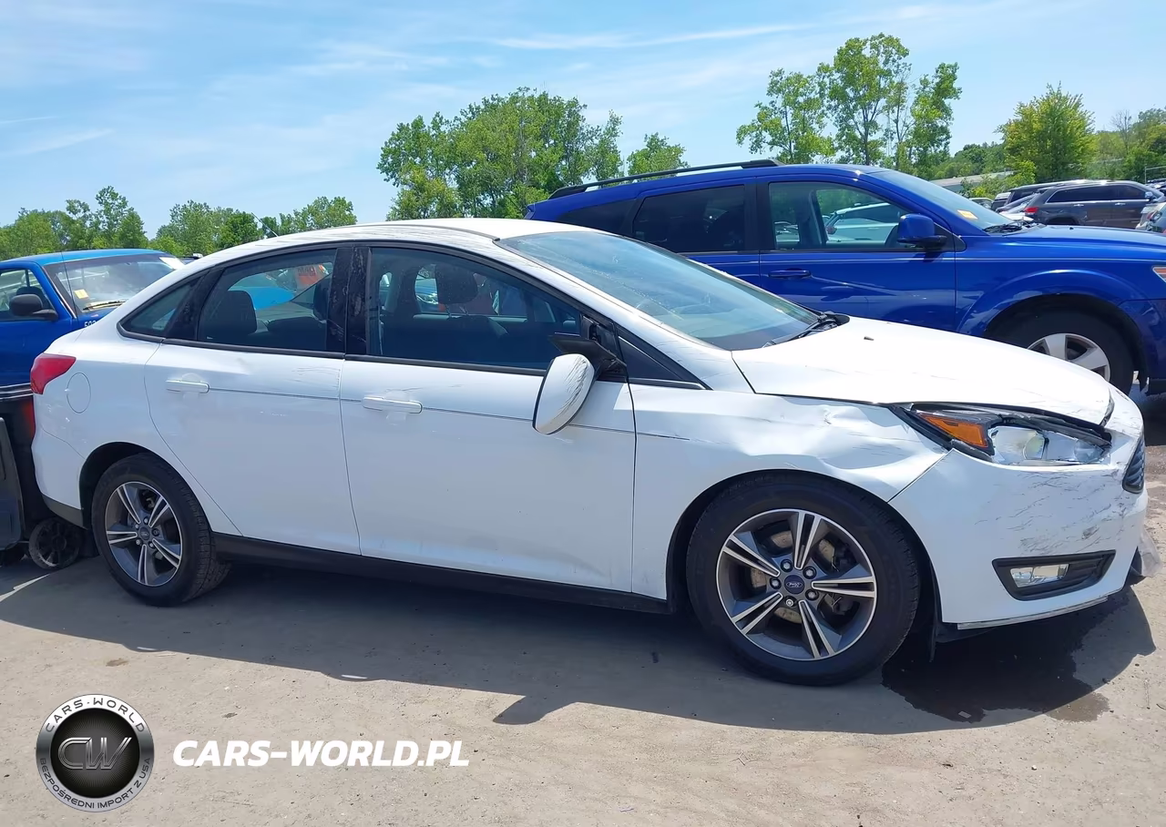 2018 Ford Focus Se VIN:1FADP3FE5JL203621 - 13