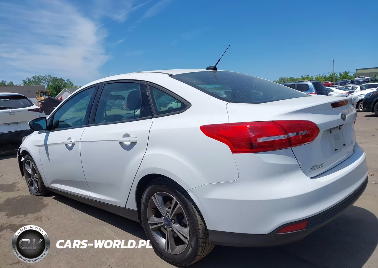 2018 Ford Focus Se VIN:1FADP3FE5JL203621 - 14