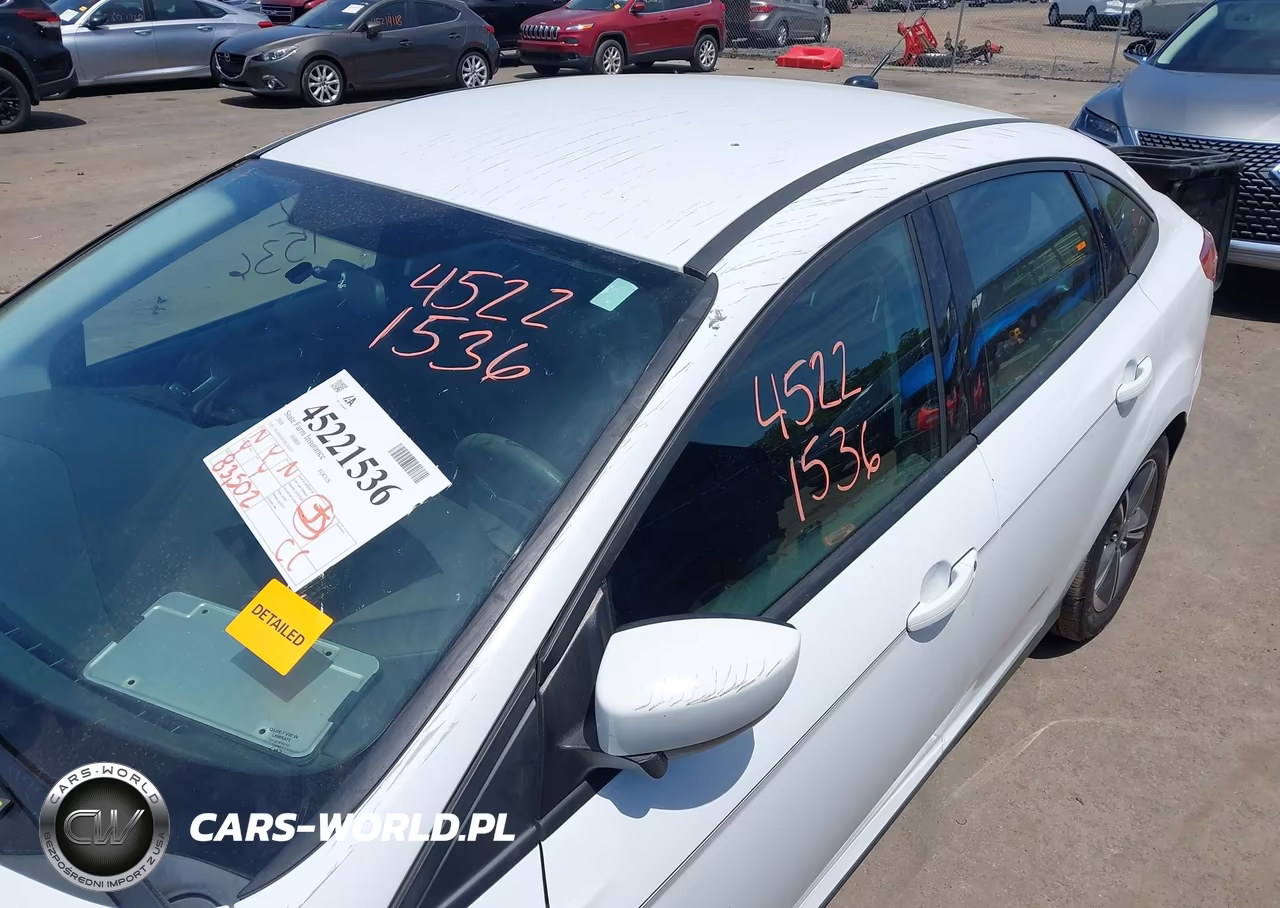 2018 Ford Focus Se VIN:1FADP3FE5JL203621 - 18