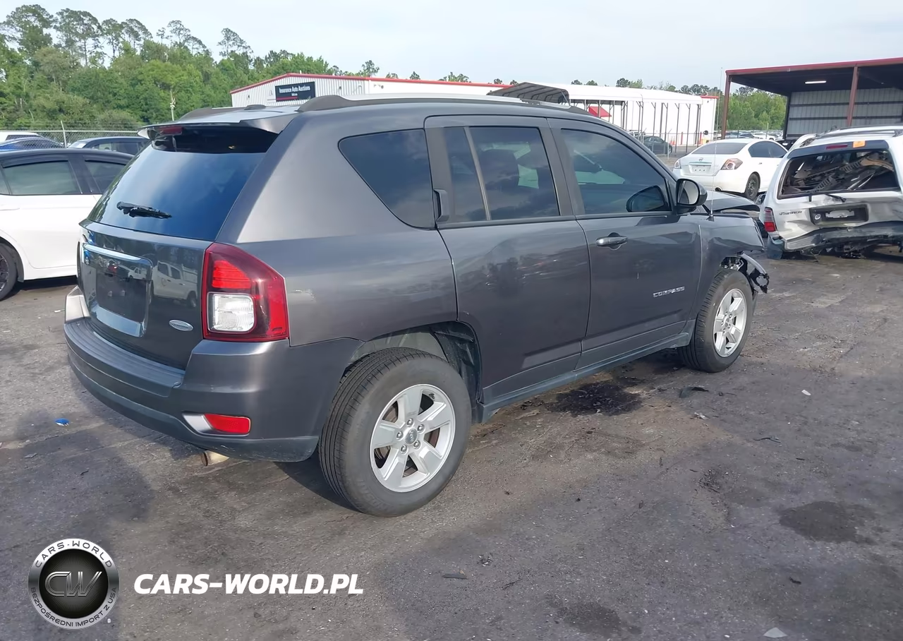 2016 Jeep Compass Latitude VIN:1C4NJCEA5GD742399 - 4