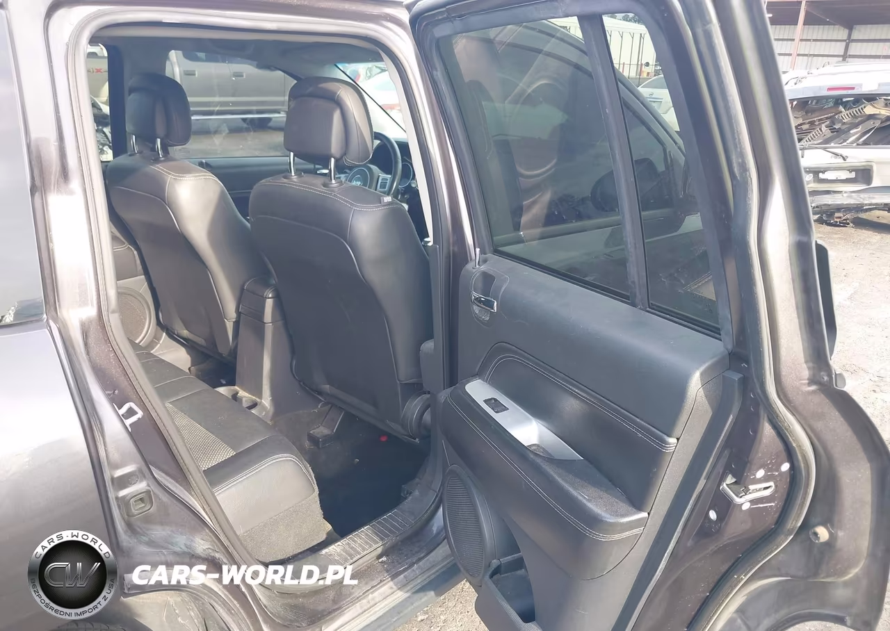 2016 Jeep Compass Latitude VIN:1C4NJCEA5GD742399 - 8