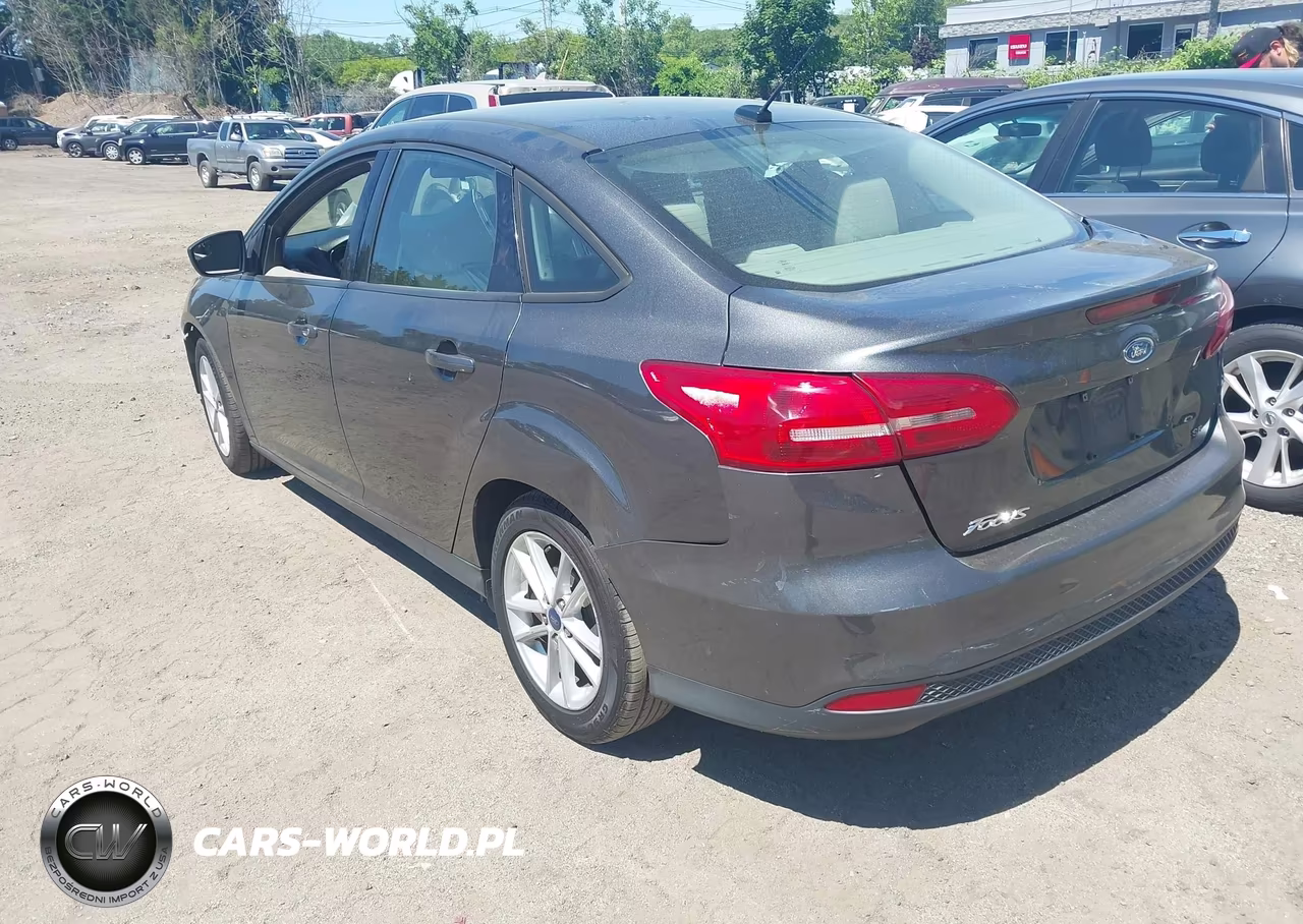 2017 Ford Focus Se VIN:1FADP3F28HL311148 - 3