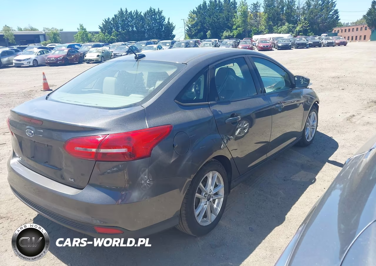2017 Ford Focus Se VIN:1FADP3F28HL311148 - 4