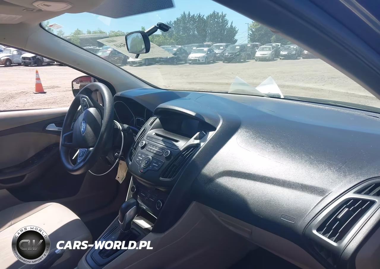 2017 Ford Focus Se VIN:1FADP3F28HL311148 - 5