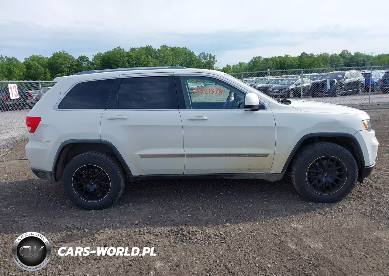 2011 Jeep Grand Cherokee Laredo VIN:1J4RR4GT4BC610466 - 13