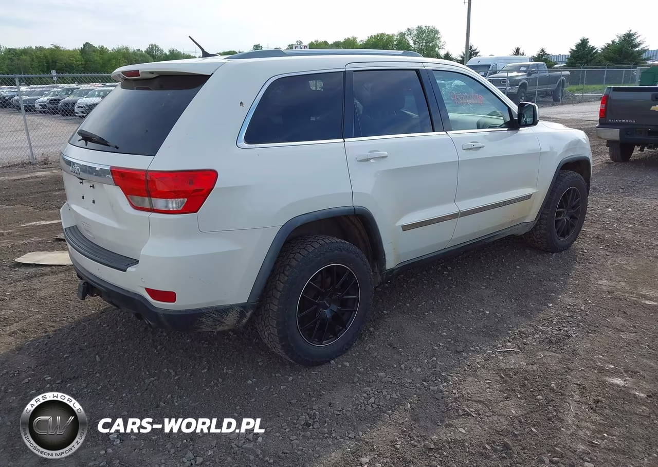 2011 Jeep Grand Cherokee Laredo VIN:1J4RR4GT4BC610466 - 4
