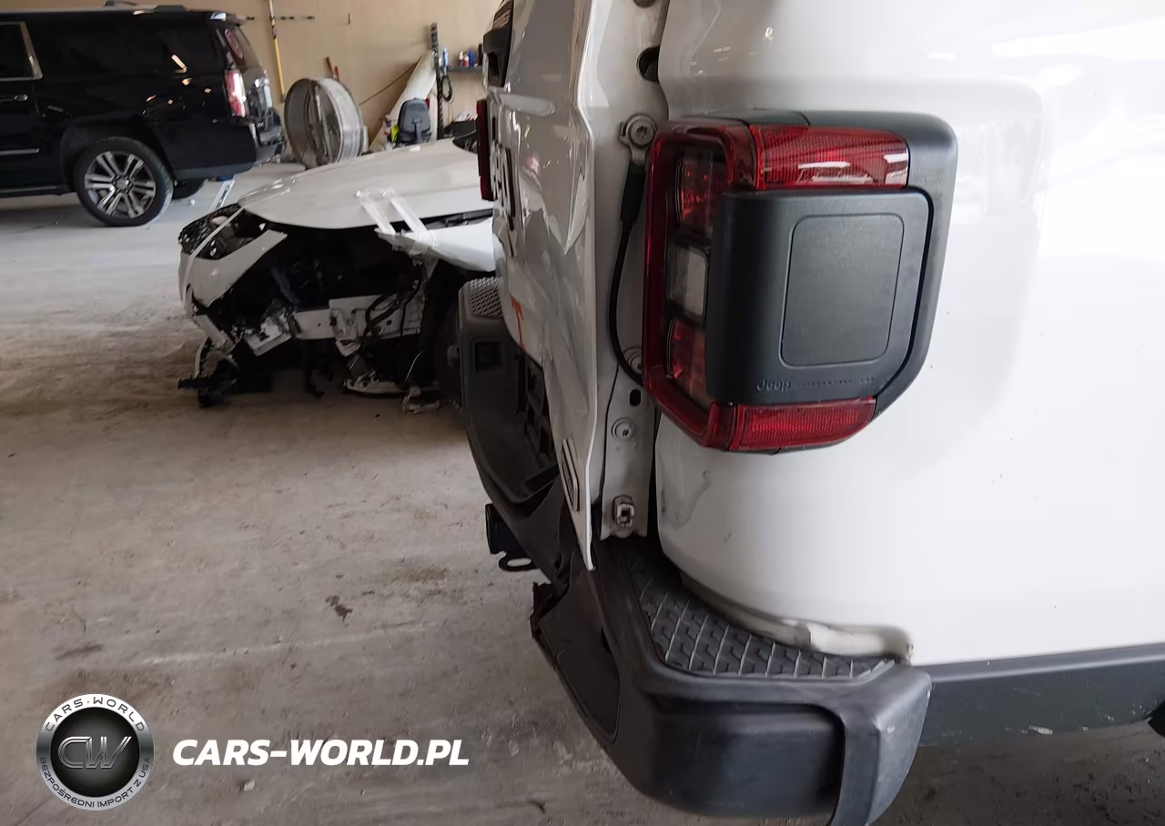 2020 Jeep Gladiator Overland 4X4 VIN:1C6HJTFG1LL103492 - 17