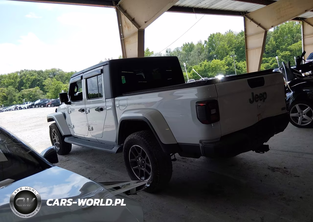 2020 Jeep Gladiator Overland 4X4 VIN:1C6HJTFG1LL103492 - 3