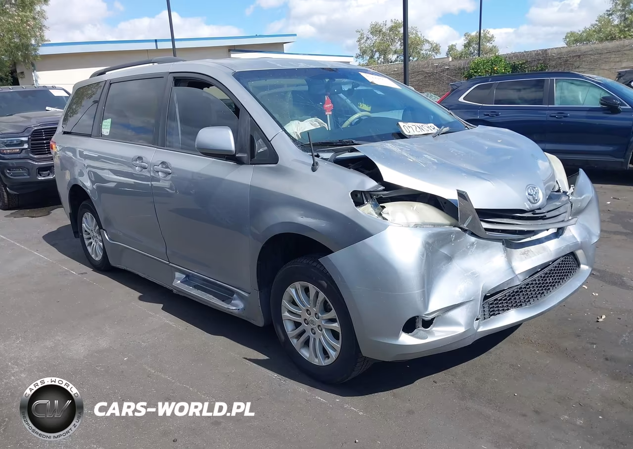 2011 Toyota Sienna Xle V6 – zdjęcie 1 z 18