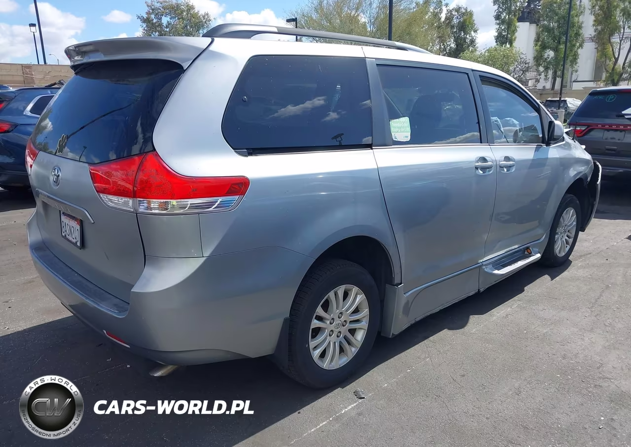 2011 Toyota Sienna Xle V6 VIN:5TDYK3DC0BS039366 - 4