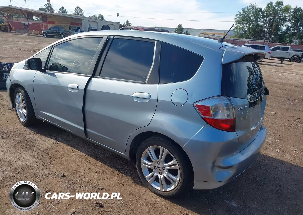 2011 Honda Fit Sport VIN:JHMGE8H52BC002749 - 3