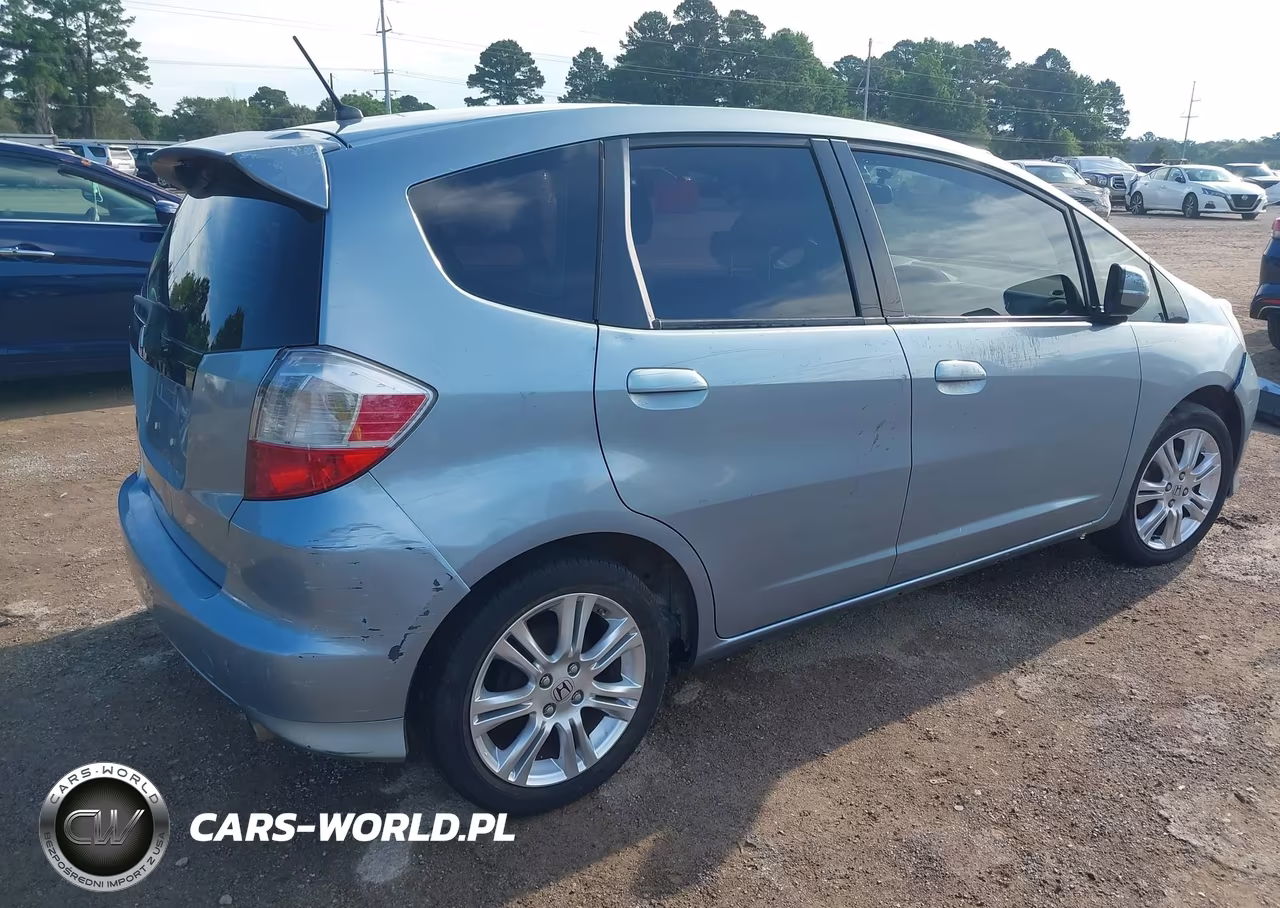 2011 Honda Fit Sport VIN:JHMGE8H52BC002749 - 4