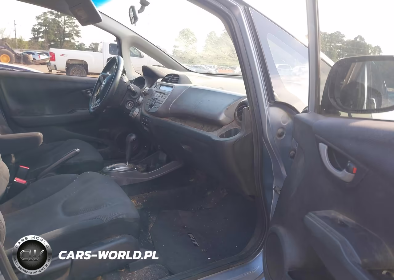 2011 Honda Fit Sport VIN:JHMGE8H52BC002749 - 5