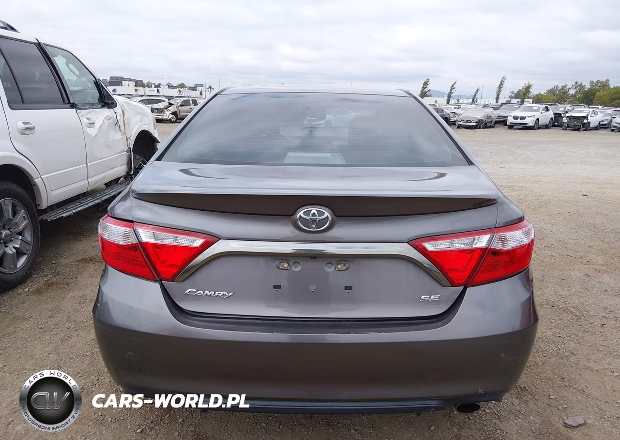 2015 Toyota Camry Se VIN:4T1BF1FKXFU479109 - 16