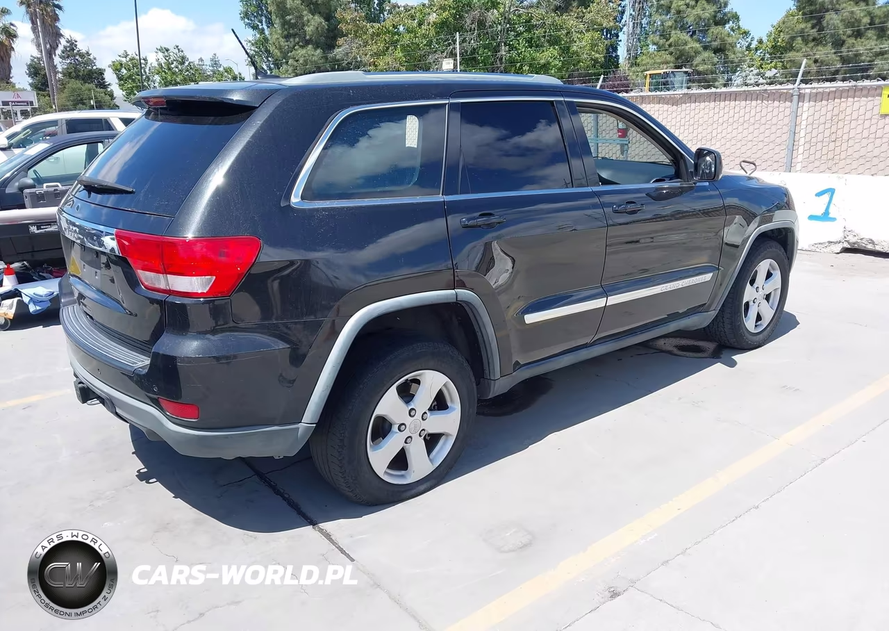 2011 Jeep Grand Cherokee Laredo VIN:1J4RS4GGXBC672252 - 4