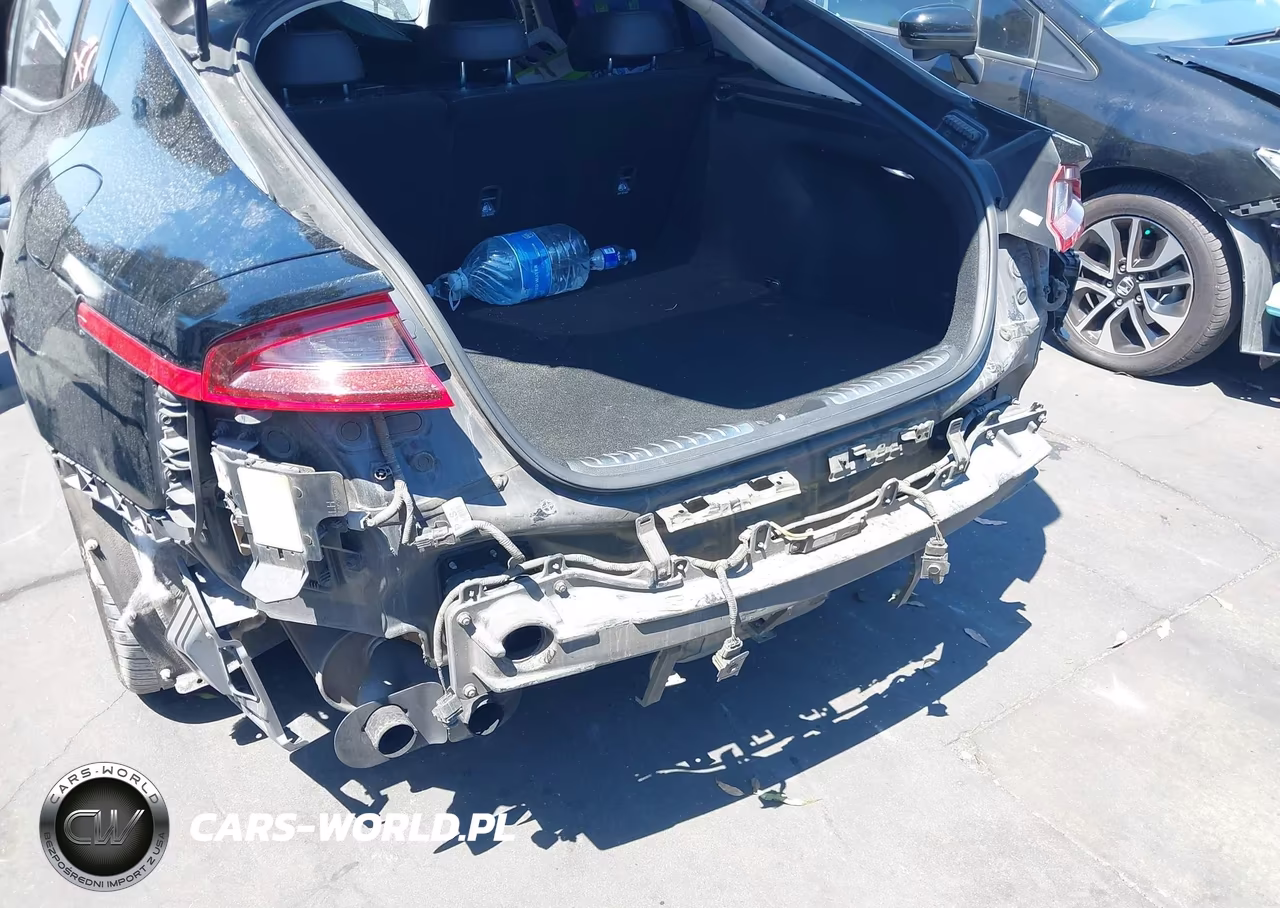 2018 Kia Stinger Premium VIN:KNAE25LA3J6013922 - 17