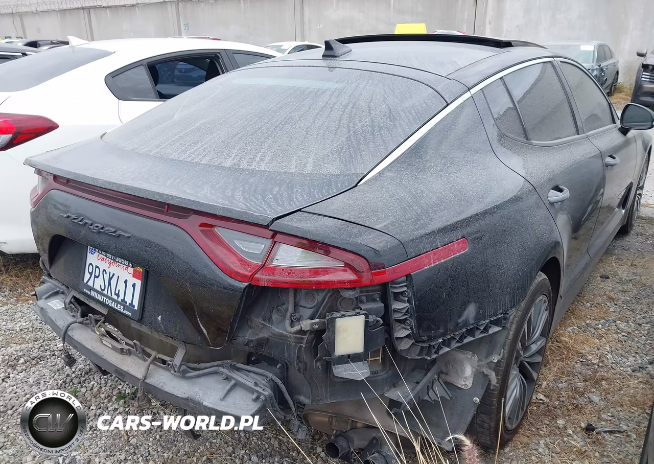 2018 Kia Stinger Premium VIN:KNAE25LA3J6013922 - 4
