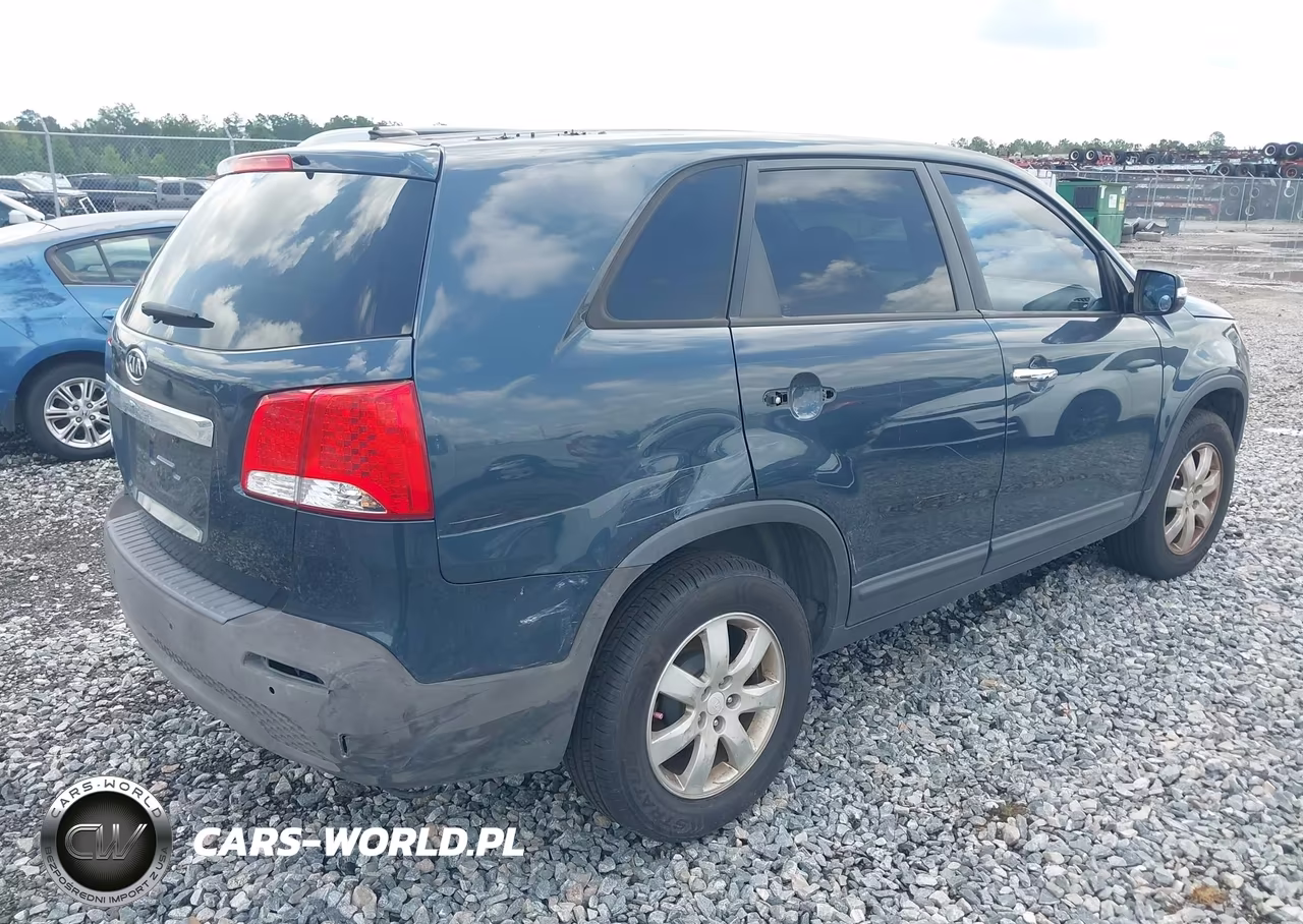 2011 Kia Sorento Lx VIN:5XYKT4A16BG168169 - 4