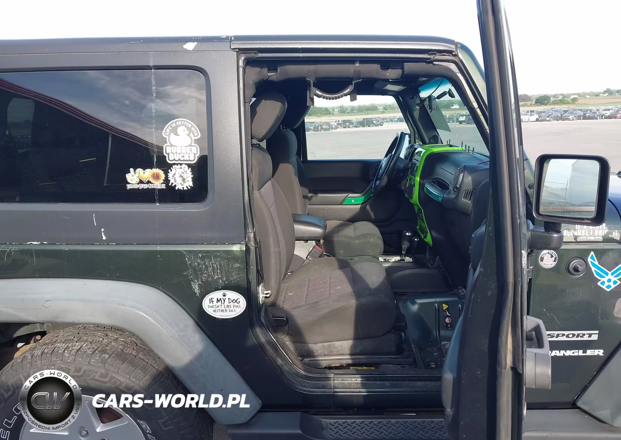 2011 Jeep Wrangler Sport VIN:1J4AA2D18BL570128 - 5