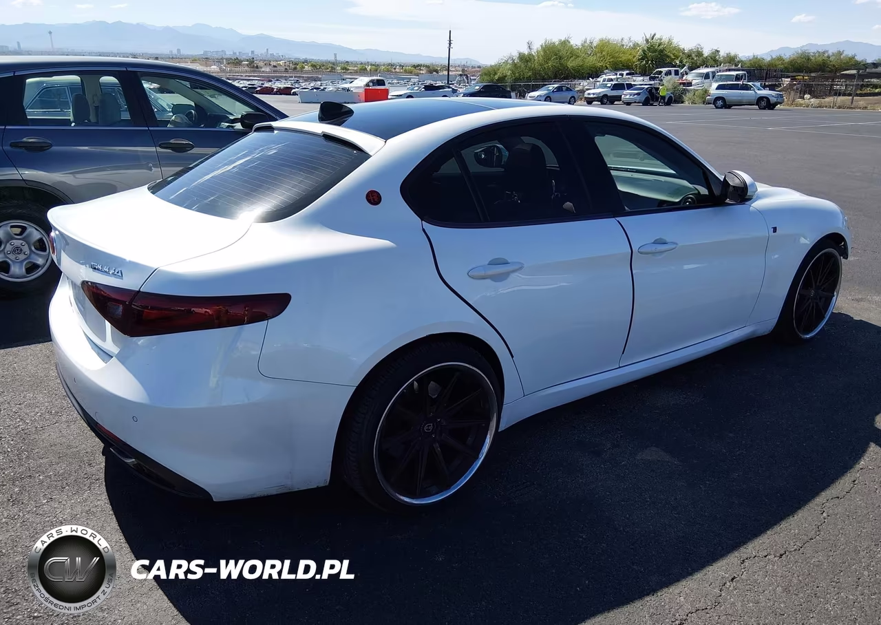 2017 Alfa Romeo Giulia Ti Rwd VIN:ZARFAECNXH7545773 - 4