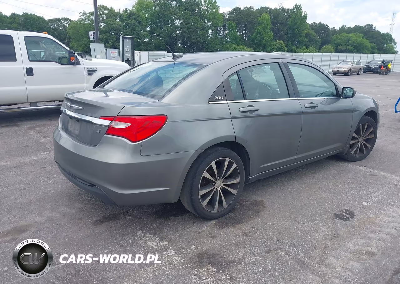 2013 Chrysler 200 Touring VIN:1C3CCBBB2DN612132 - 4