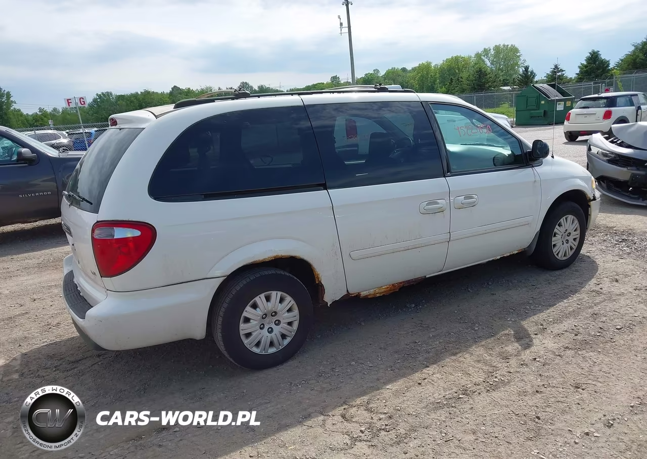 2005 Chrysler Town & Country Lx VIN:2C4GP44R05R524742 - 4