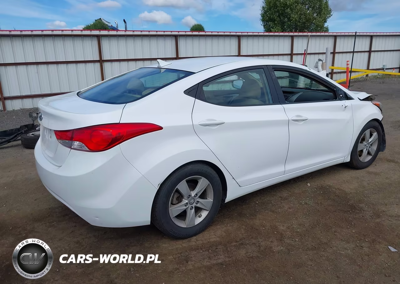 2013 Hyundai Elantra Gls VIN:5NPDH4AE3DH335001 - 4