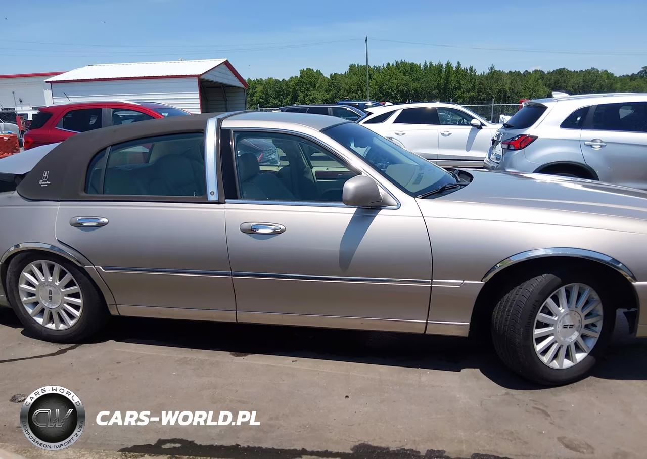2003 Lincoln Town Car Executive VIN:1LNHM81W13Y684972 - 13