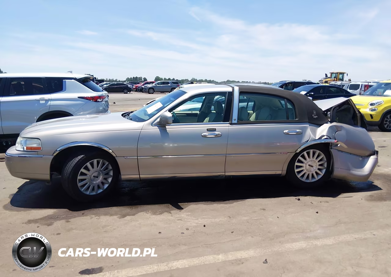 2003 Lincoln Town Car Executive VIN:1LNHM81W13Y684972 - 14