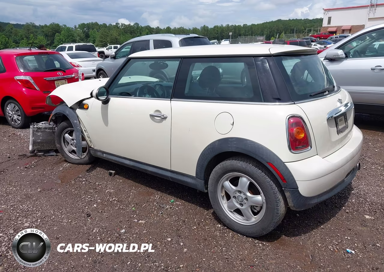 2010 Mini Cooper VIN:WMWMF3C52ATZ27037 - 3