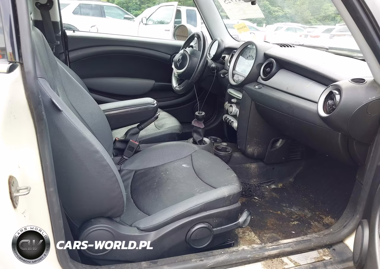 2010 Mini Cooper VIN:WMWMF3C52ATZ27037 - 5