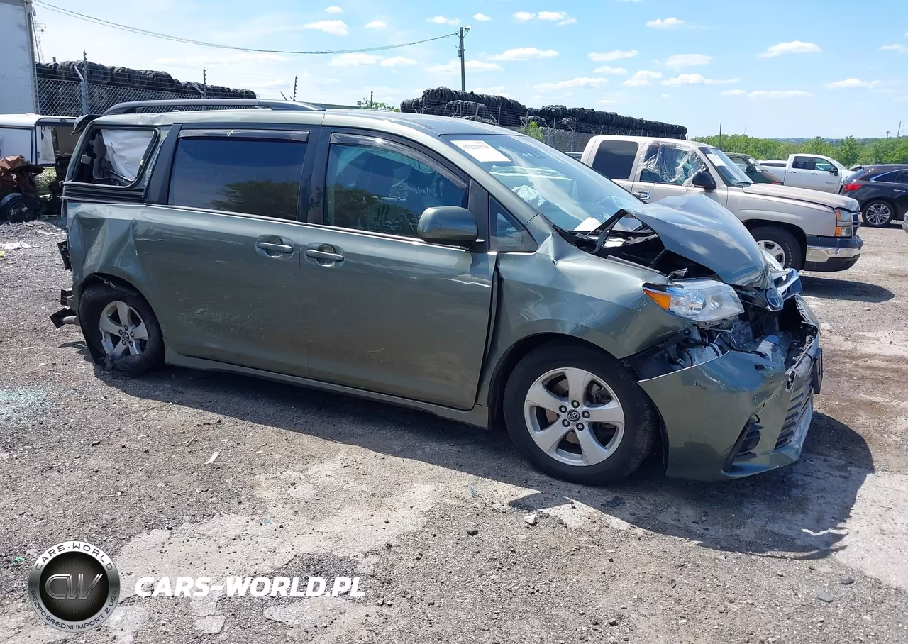 2018 Toyota Sienna Le 8 Passenger