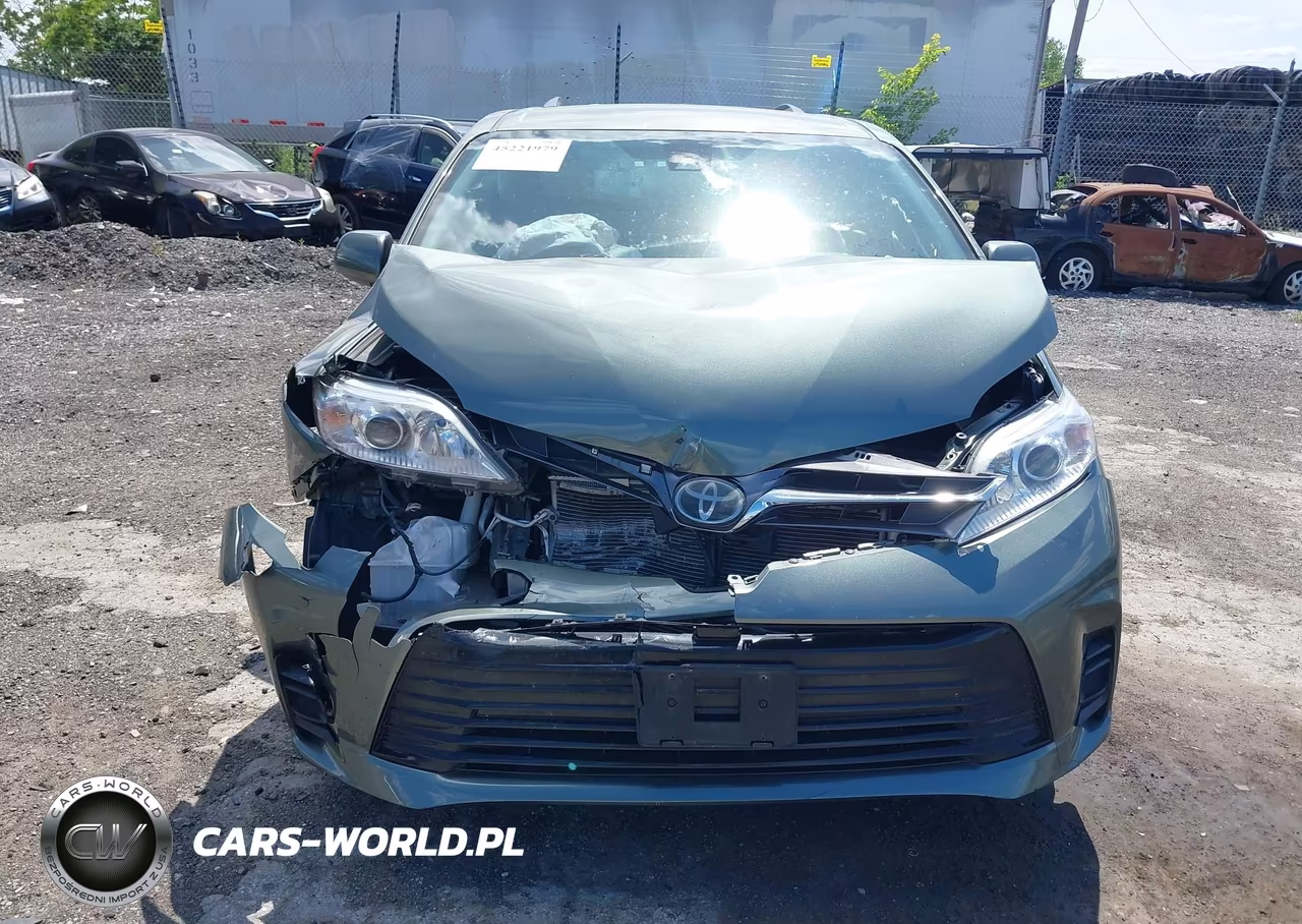 2018 Toyota Sienna Le 8 Passenger VIN:5TDKZ3DC0JS930046 - 11