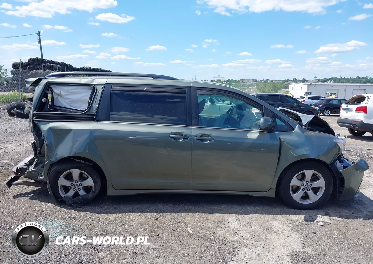2018 Toyota Sienna Le 8 Passenger VIN:5TDKZ3DC0JS930046 - 12