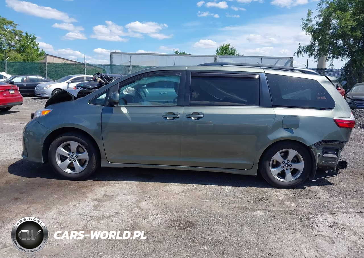 2018 Toyota Sienna Le 8 Passenger VIN:5TDKZ3DC0JS930046 - 13
