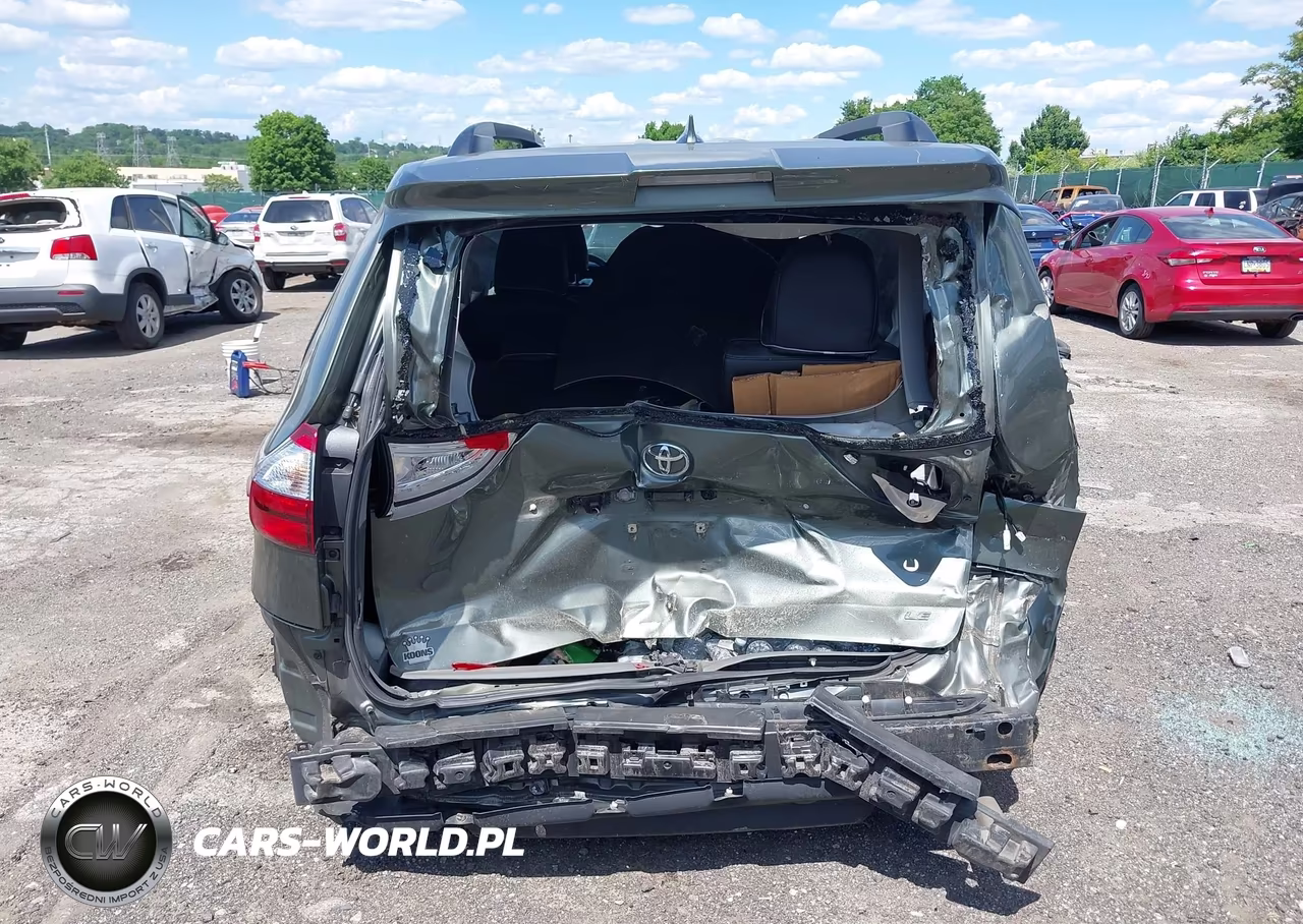 2018 Toyota Sienna Le 8 Passenger VIN:5TDKZ3DC0JS930046 - 15