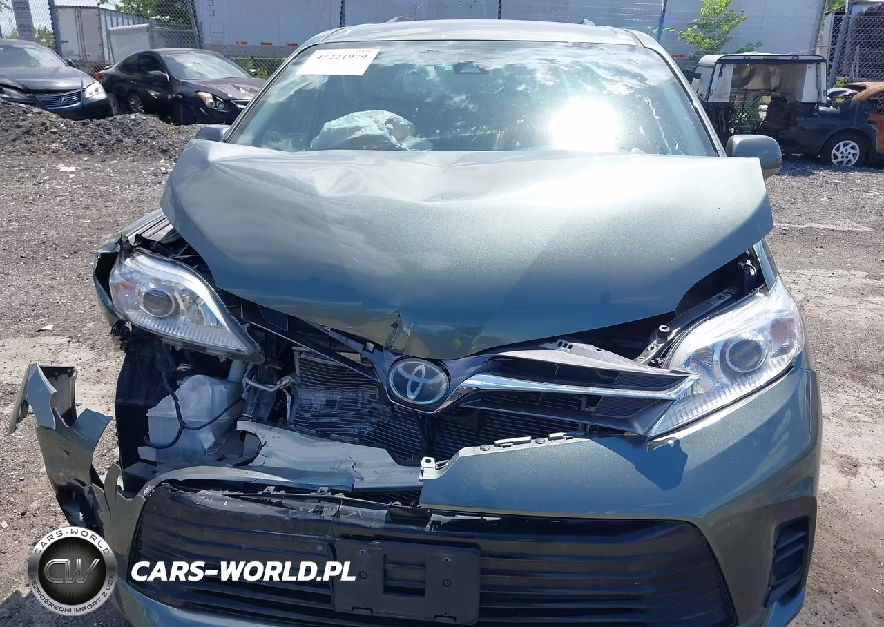 2018 Toyota Sienna Le 8 Passenger VIN:5TDKZ3DC0JS930046 - 16