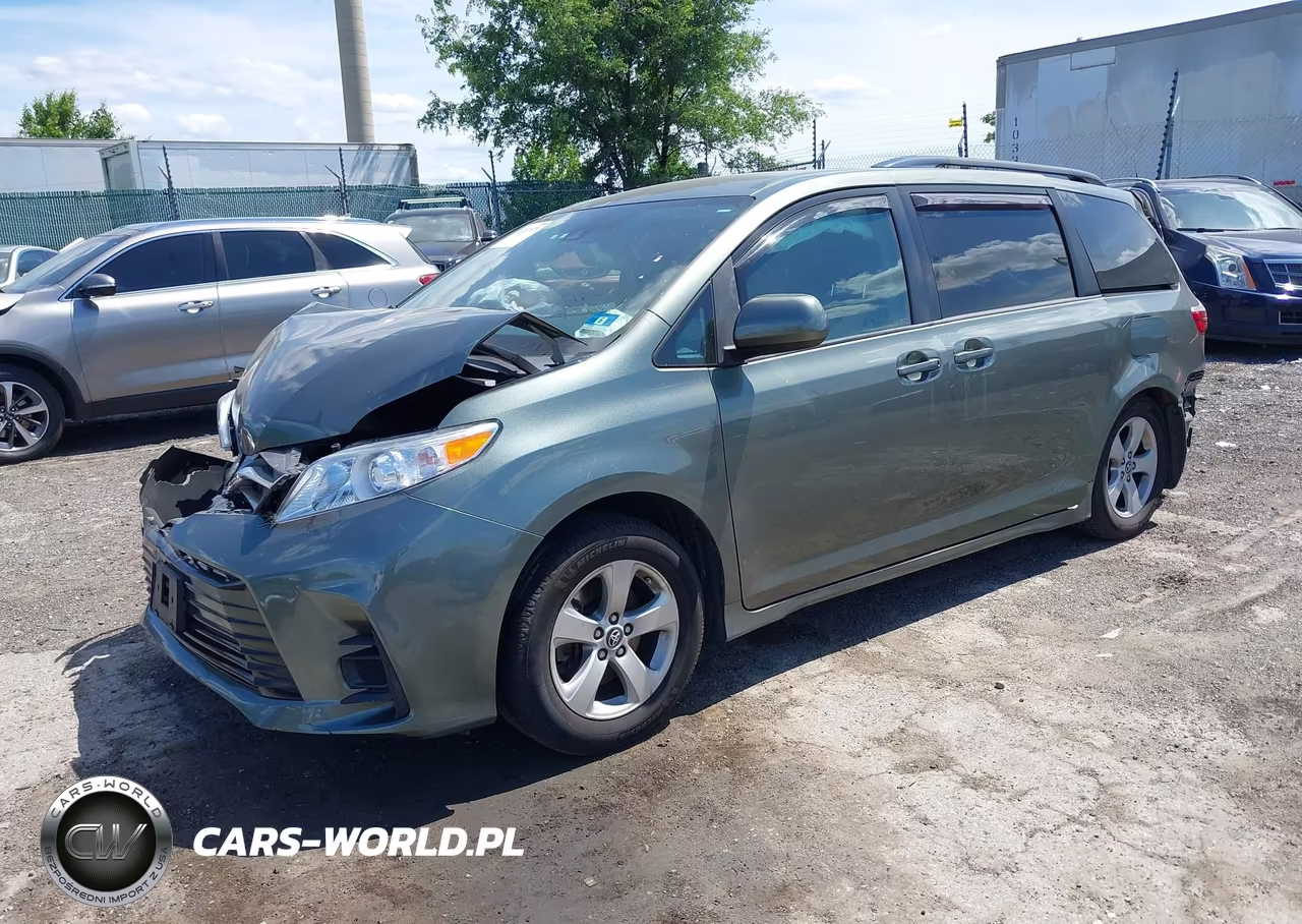 2018 Toyota Sienna Le 8 Passenger VIN:5TDKZ3DC0JS930046 - 2