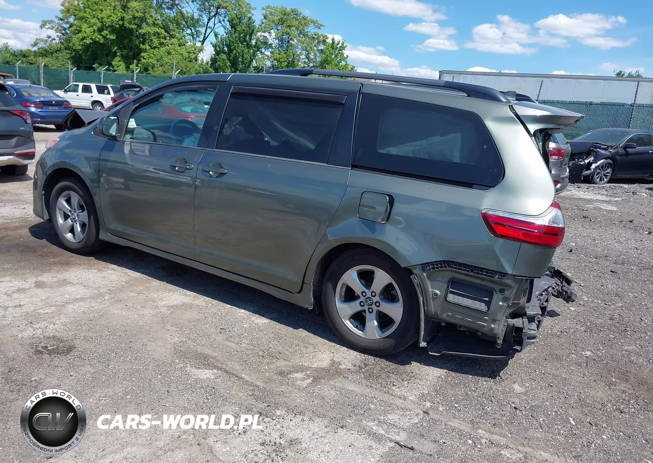 2018 Toyota Sienna Le 8 Passenger VIN:5TDKZ3DC0JS930046 - 3