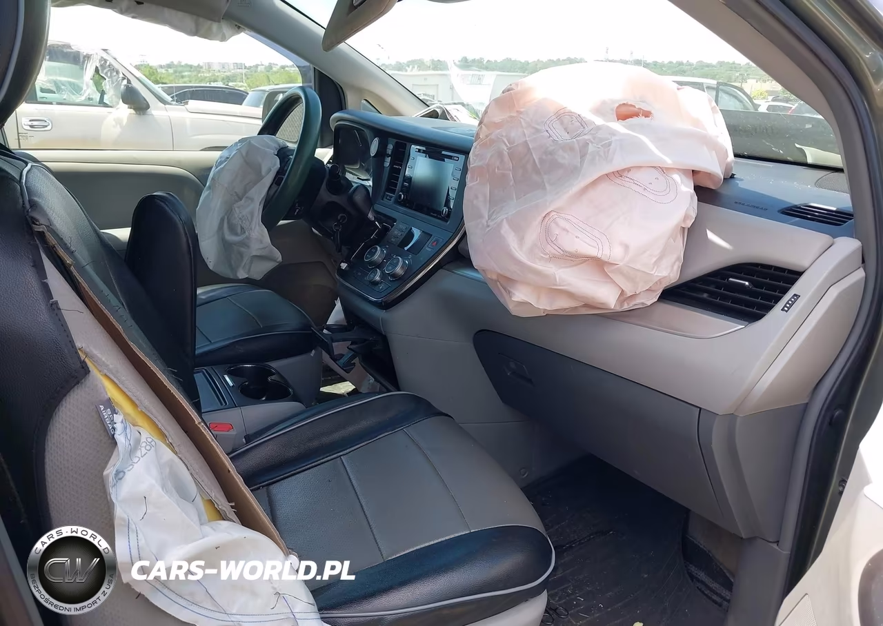 2018 Toyota Sienna Le 8 Passenger VIN:5TDKZ3DC0JS930046 - 5