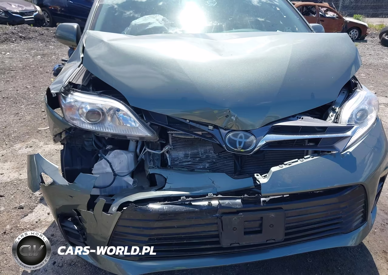 2018 Toyota Sienna Le 8 Passenger VIN:5TDKZ3DC0JS930046 - 6