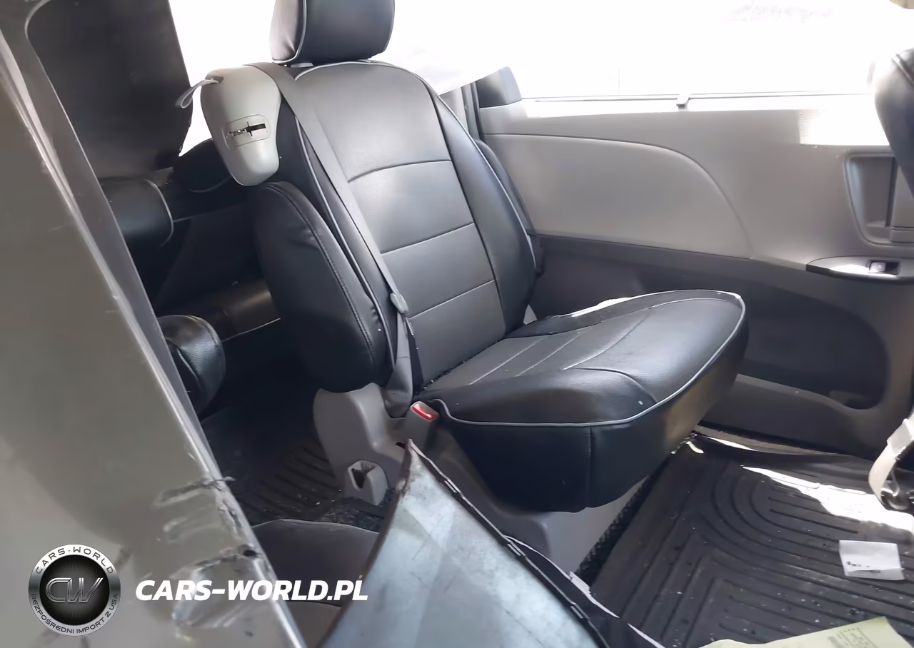 2018 Toyota Sienna Le 8 Passenger VIN:5TDKZ3DC0JS930046 - 8