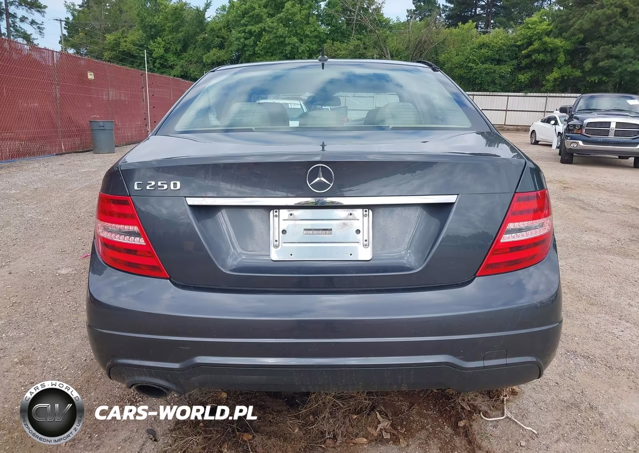 2014 Mercedes-Benz C 250 Sport VIN:WDDGF4HB8EA909329 - 16