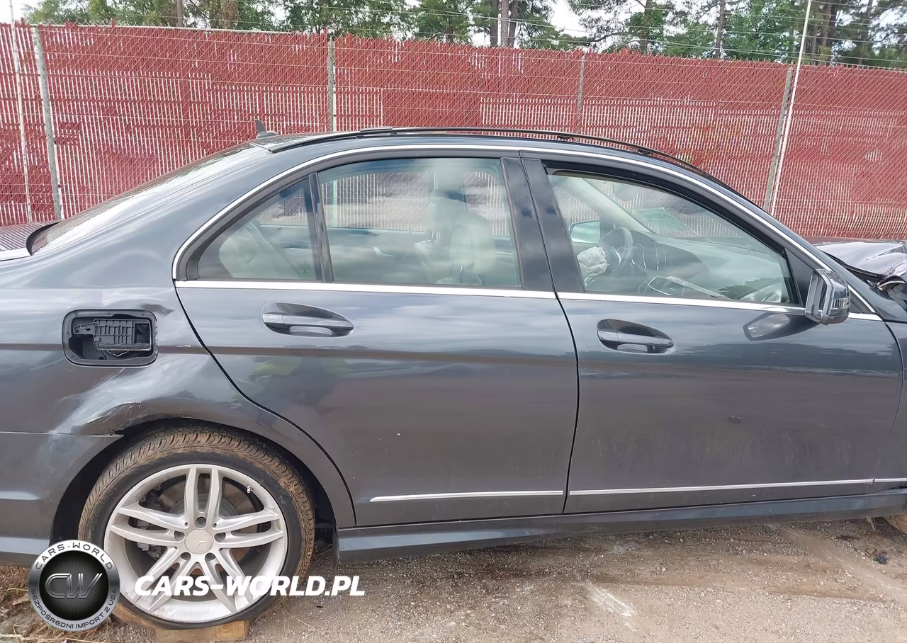 2014 Mercedes-Benz C 250 Sport VIN:WDDGF4HB8EA909329 - 17
