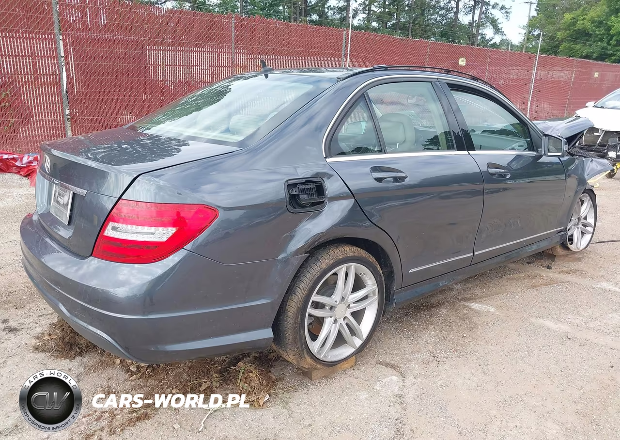2014 Mercedes-Benz C 250 Sport VIN:WDDGF4HB8EA909329 - 4