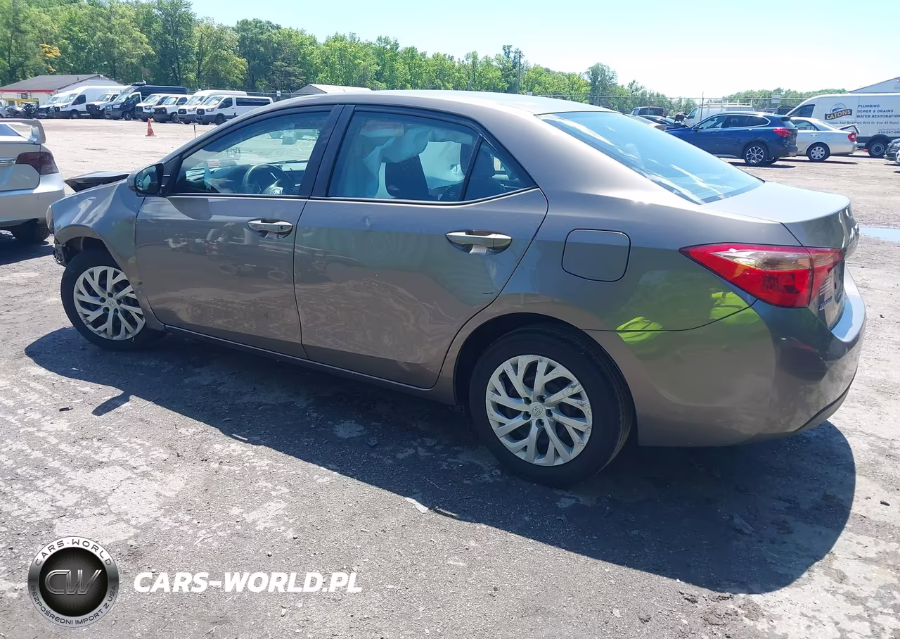 2017 Toyota Corolla Le VIN:2T1BURHE9HC926142 - 3