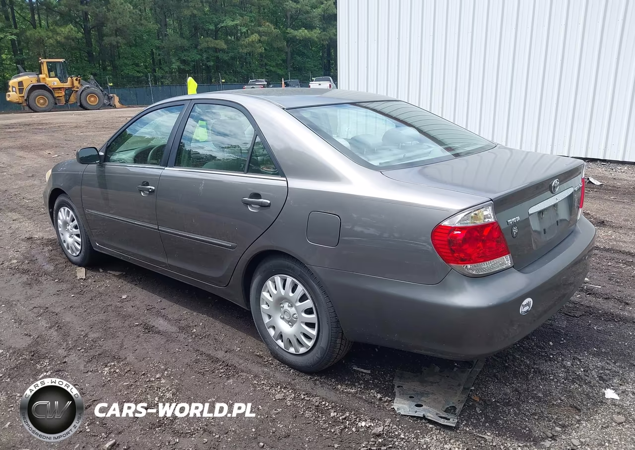 2005 Toyota Camry Xle VIN:4T1BE30K95U633718 - 3